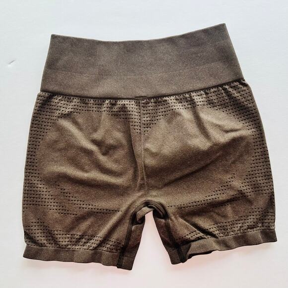 Gymshark Vital Soft Seamless Shorts Tan Size Medium High Waist Lift Gym Walk - Picture 2 of 5